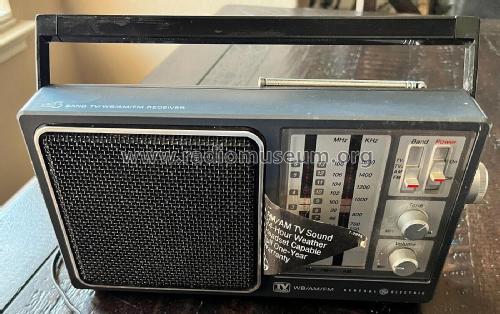 4 Band TV/WB/AM/FM Receiver 7-2945A; General Electric Co. (ID = 2893433) Radio