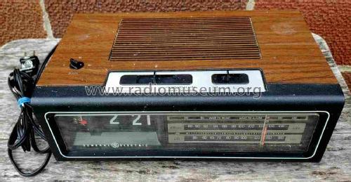 7-4310 F Flip Clock Radio; General Electric Co. (ID = 2813669) Radio