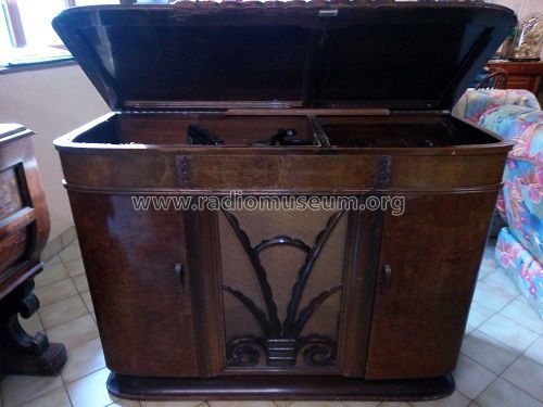 A-208 ; General Electric Co. (ID = 3253656) Radio