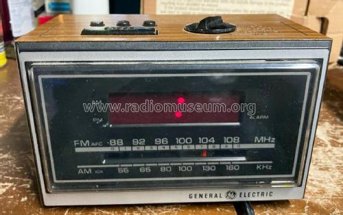 AM FM Alarm Clock Radio 7-4620D; General Electric Co. (ID = 2744311) Radio