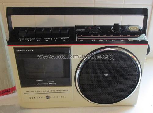 AM / FM Radio Cassette Recorder 3-5244; General Electric Co. (ID = 1463811) Radio