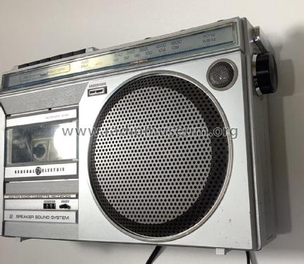 AM/FM Radio Cassette Recorder 3-5246A; General Electric Co. (ID = 2824489) Radio