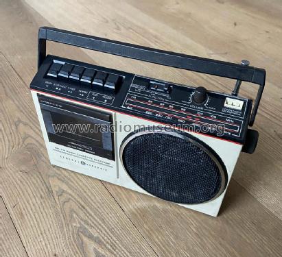 AM / FM Radio Cassette Recorder 3-5244; General Electric Co. (ID = 2875033) Radio