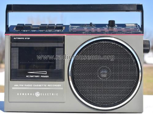 AM/FM Radio Cassette Recorder 3-5233A; General Electric Co. (ID = 2887865) Radio