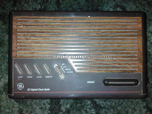 Digital Clock Radio 7-4612B; General Electric Co. (ID = 1391959) Radio