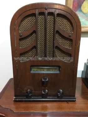 E-61 ; General Electric Co. (ID = 2111944) Radio