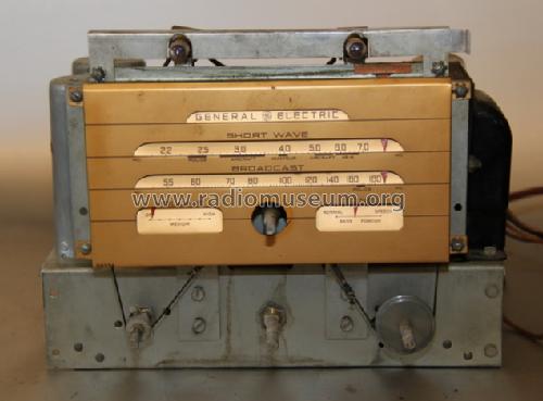 F-63 ; General Electric Co. (ID = 728706) Radio