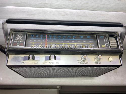 GE FM/AM Car Portable Radio - Solid State Long Range P-1940B; General Electric Co. (ID = 3156964) Radio