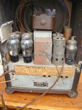 GE Junior S-22; General Electric Co. (ID = 1052263) Radio