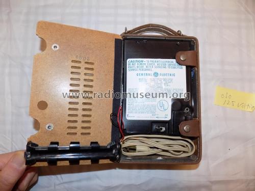 P977B ; General Electric Co. (ID = 1970650) Radio