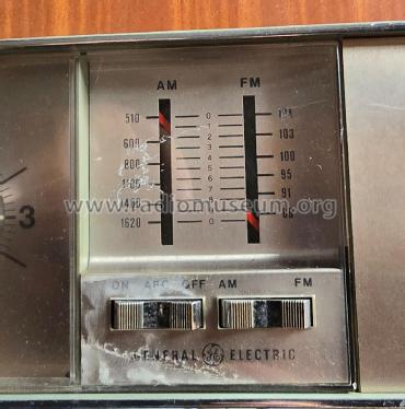 AM-FM Clock Radio Unknown; General Electric Co. (ID = 3171955) Radio