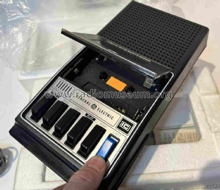 Portable Cassette Tape Recorder 3-5100A/B ; General Electric Co. (ID = 2994551) R-Player