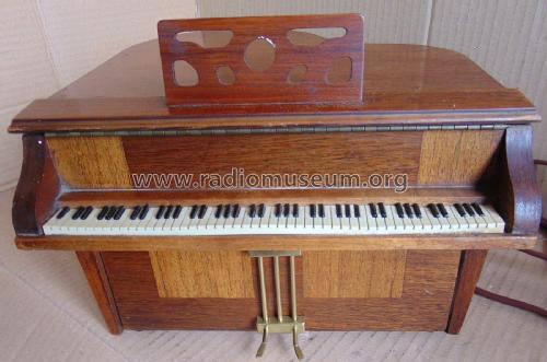 534 'Grand Piano' ; General Television (ID = 2142936) Radio