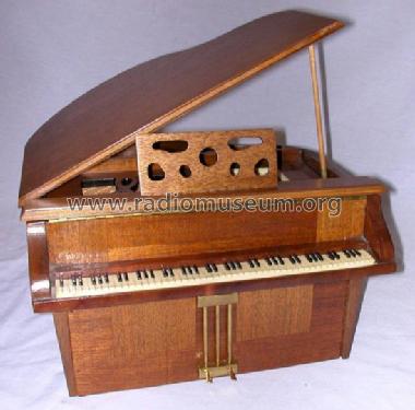 534 'Grand Piano' ; General Television (ID = 1062771) Radio