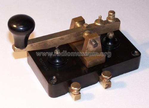 Clipsal Morse Key CAT No. 610; Gerard & Goodman Ltd (ID = 2407666) Morse+TTY