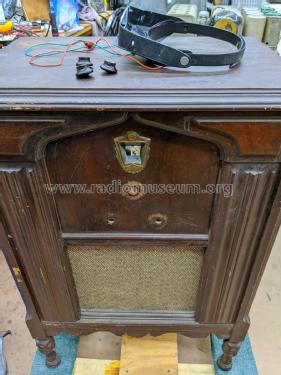 Unknown Console 2 ; Gilfillan Bros.Inc.; (ID = 2746449) Radio