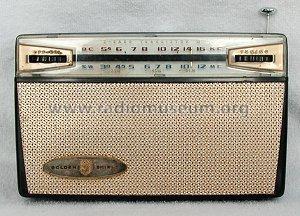 2-Band Transistor 9 7000; Golden Shield; Great (ID = 263713) Radio
