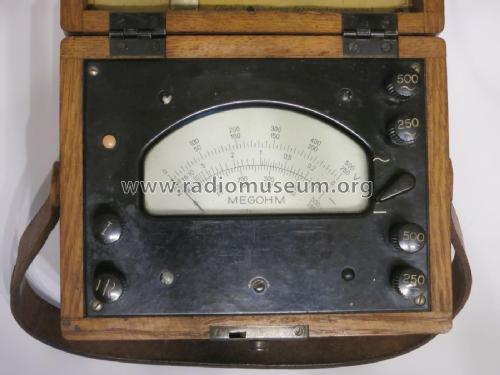 Volt- / Megohm-Meter Isolationsprüfer Kurbelinduktor ; Gossen, P., & Co. KG (ID = 1856238) Equipment