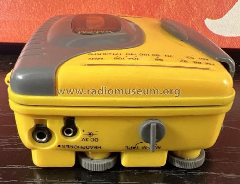 Sports AM/FM Cassete Personal Stereo C3202D; GPX Inc. - Gran Prix (ID = 2980805) Radio