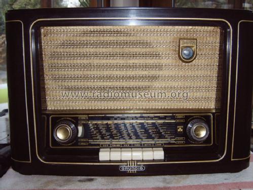 2010; Grundig Radio- (ID = 699078) Radio
