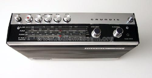 Music-Boy 210; Grundig Radio- (ID = 794261) Radio