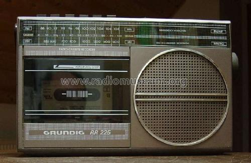 RR225; Grundig Radio- (ID = 1765455) Radio