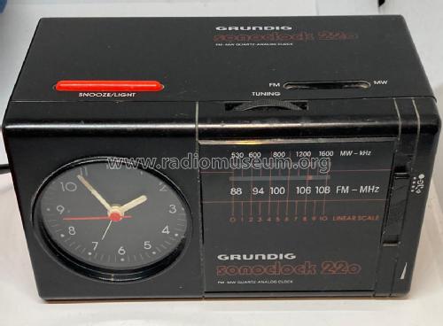 Sonoclock 220; Grundig Radio- (ID = 2615816) Radio