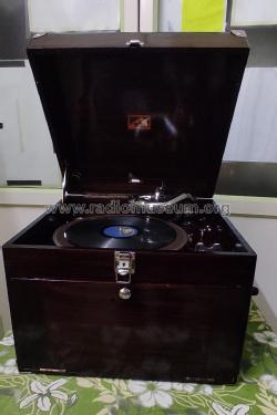 Portable Gramophone ; His Master's Voice (ID = 2808297) TalkingM