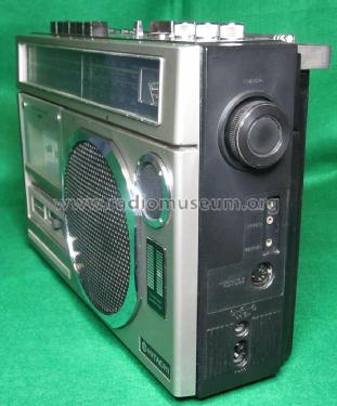 4 Band Radio Cassette Recorder TRK-5330E; Hitachi Ltd.; Tokyo (ID = 2475840) Radio