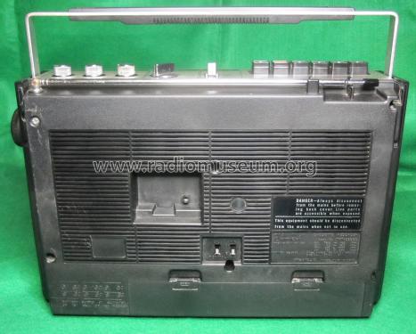 4 Band Radio Cassette Recorder TRK-5330E; Hitachi Ltd.; Tokyo (ID = 2475842) Radio