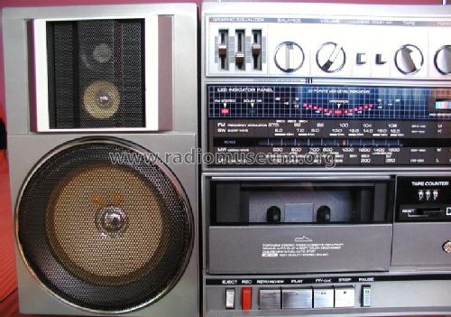 Portable Stereo Radio Cassette Recorder TRK-9100E; Hitachi Ltd.; Tokyo (ID = 1494768) Radio