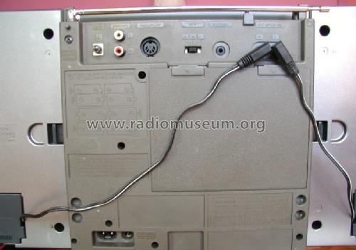 Portable Stereo Radio Cassette Recorder TRK-9100E; Hitachi Ltd.; Tokyo (ID = 1494771) Radio