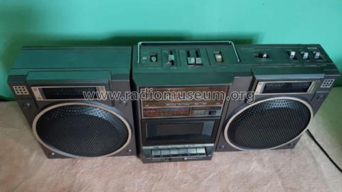 FM/SW/MW/LW Stereo Cassette Recorder TRK-2200E; Hitachi Ltd.; Tokyo (ID = 2556675) Radio