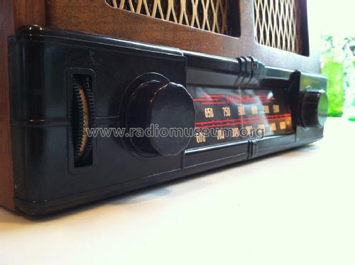 906 ; Howard Radio Company (ID = 1408680) Radio