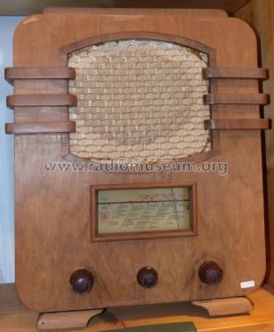 126A; Isis Radio; (ID = 1866402) Radio