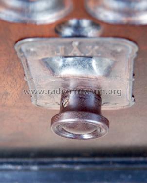 Unknown 5-tube Cathedral ; JAX; Los Angeles, CA (ID = 2511652) Radio