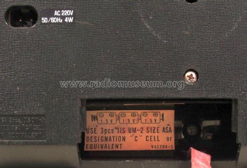 JVC/Nivico FM/SW/MW Portable Radio 8204R; JVC - Victor Company (ID = 2846690) Radio