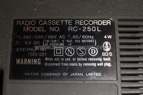 Radio Cassette Recorder RC-250L; JVC - Victor Company (ID = 1979471) Radio