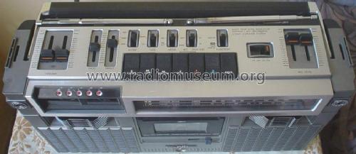 Stereo Radio Cassette Recorder RC-727L; JVC - Victor Company (ID = 1533661) Radio