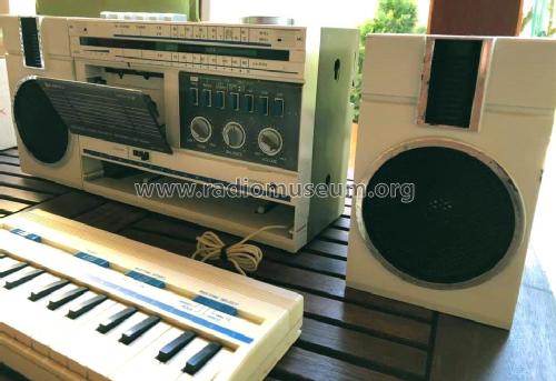 FM/SW/AM Stereo Cassette Recorder / Key Boards KP-1100FS; Kasuga Electric Mfg (ID = 2643700) Radio