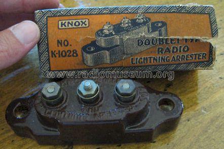 Doublet Typ Radio Lightning Arrester K-1028; Knox Porcelain Corp. (ID = 1024601) Diverses