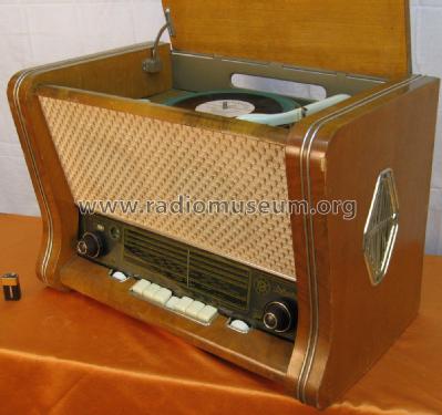 Oktava {Октава} radiogramophone; Lenin Radio Works, (ID = 2220578) Radio