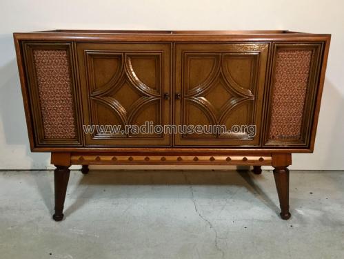 1P3303; Magnavox Co., (ID = 2515390) Radio