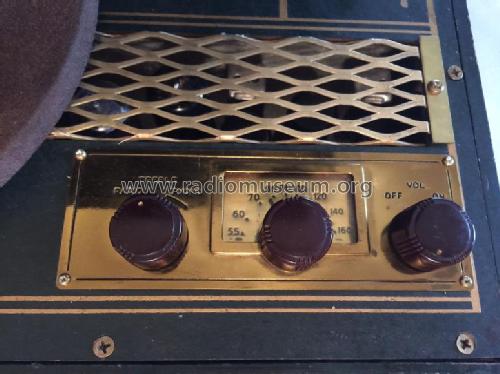 130 'Playfellow' Ch= CR-215; Magnavox Co., (ID = 1879226) Radio