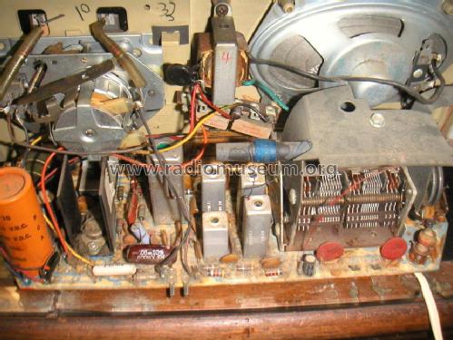 1FM063; Magnavox Co., (ID = 1358146) Radio
