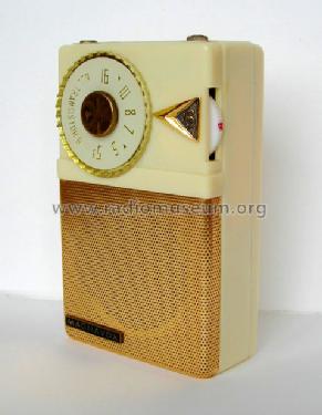 AM-23 ; Magnavox Co., (ID = 324362) Radio