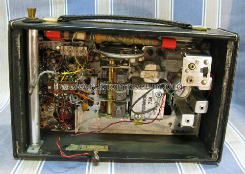 AW-100 ; Magnavox Co., (ID = 1215402) Radio