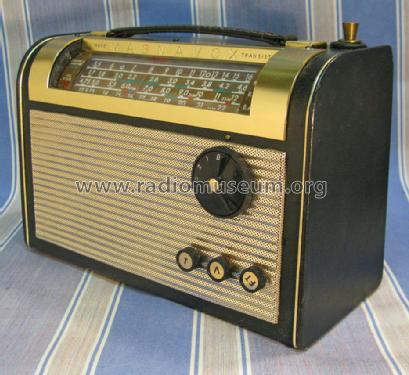AW-100 ; Magnavox Co., (ID = 1215403) Radio