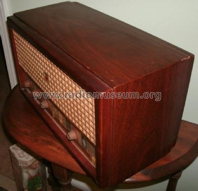 FM18; Magnavox Co., (ID = 1720893) Radio