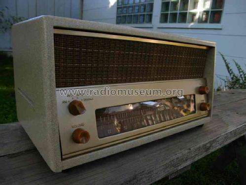 FM-15 R207 B-1/CR702A; Magnavox Co., (ID = 1126087) Radio